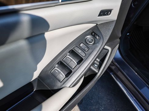 Used 2020 Honda Accord Touring image 11