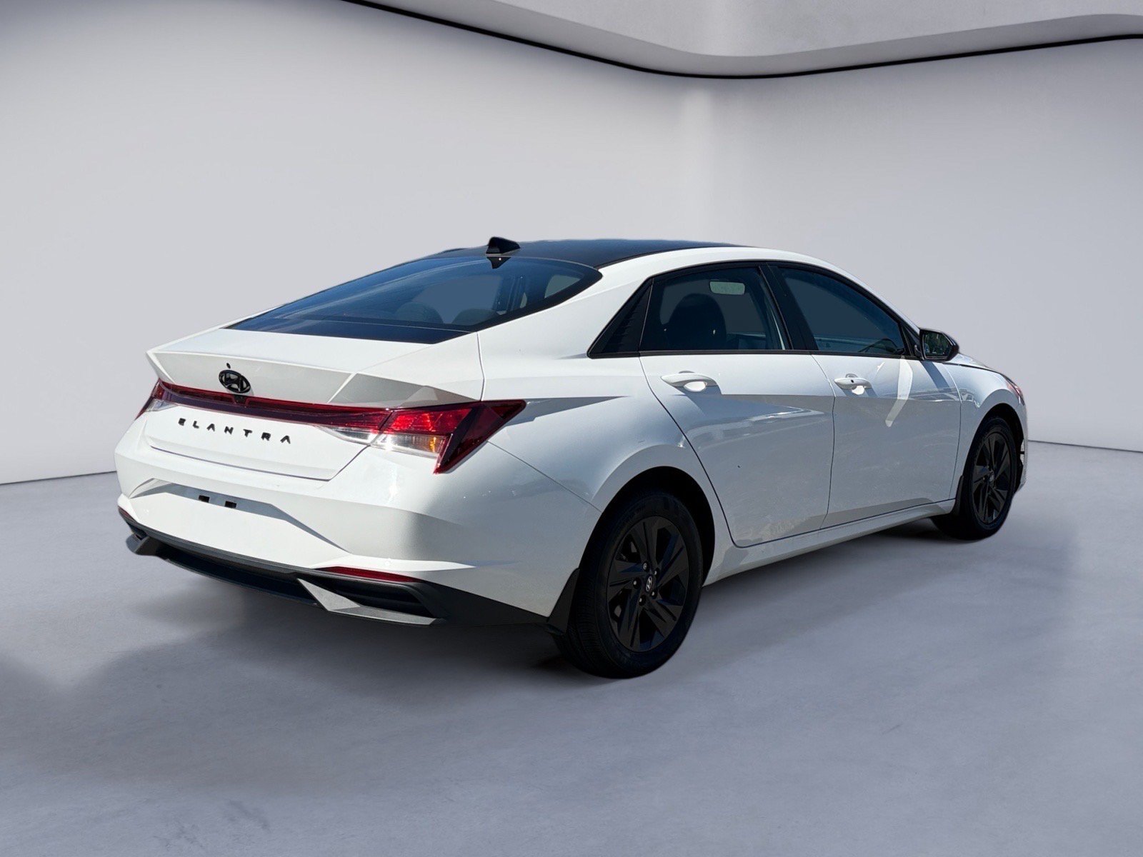 Used 2023 Hyundai Elantra SEL w/ Cargo Package FWD image 5