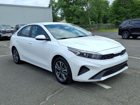 Used 2024 Kia Forte LXS FWD image 1