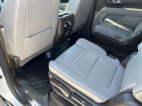 Used 2023 GMC Yukon XL SLT RWD image 21