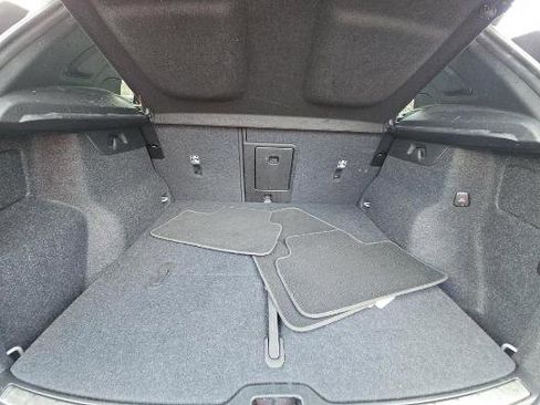 Used 2025 Volvo XC40 B5 Plus AWD/4WD image 9