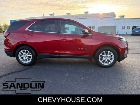 Used 2023 Chevrolet Equinox LT FWD image 2