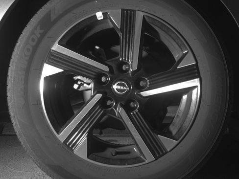 Used 2025 Nissan Sentra SV FWD image 15