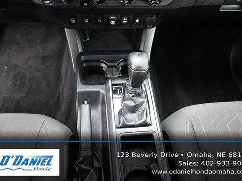 Used 2018 Toyota Tacoma TRD Off-Road w/ Technology Package AWD/4WD image 33