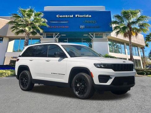 Certified 2025 Jeep Grand Cherokee Altitude AWD/4WD image 2