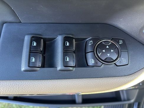 Used 2022 Ford Expedition Limited image 16