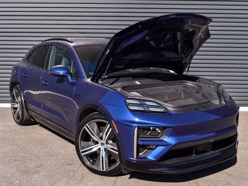 Certified 2025 Porsche Macan Turbo Electric image 33