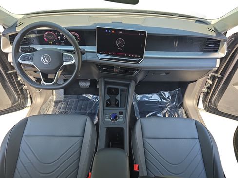Certified 2025 Volkswagen Tiguan SE AWD/4WD image 9