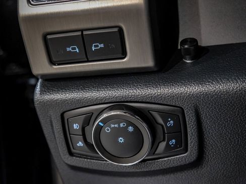 Used 2022 Ford F450 Platinum w/ FX4 Off-Road Package image 32