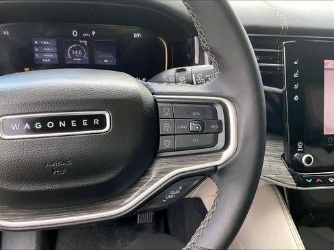Used 2022 Jeep Wagoneer Series III w/ Flexible Seating Group AWD/4WD image 23