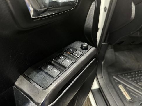 Used 2017 Toyota Tacoma TRD Sport image 21