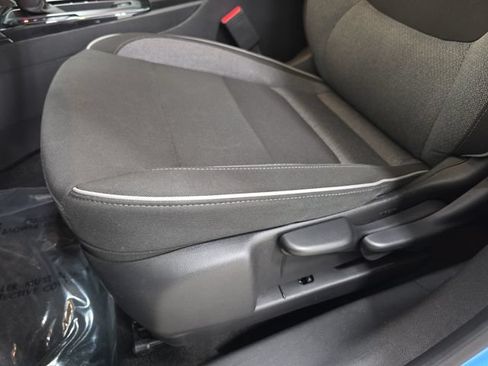 Used 2025 Chevrolet TrailBlazer LT AWD/4WD image 29