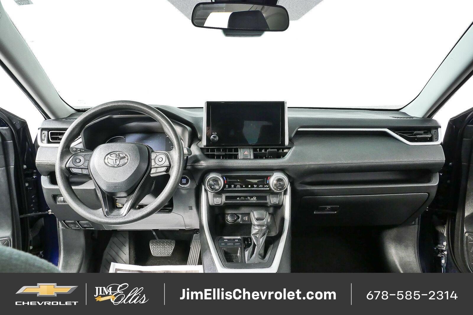Used 2024 Toyota RAV4 XLE FWD image 19
