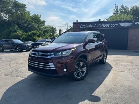 Used 2019 Toyota Highlander Limited Platinum w/ Carpet Mat Package (TMS) AWD/4WD image 2