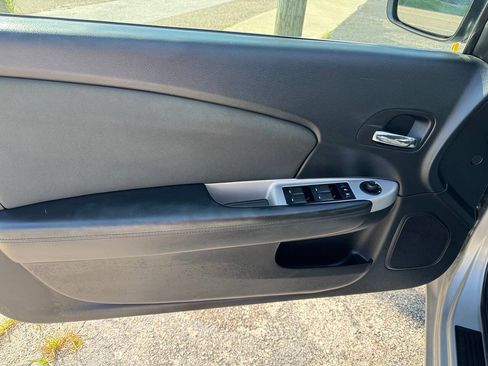 Used 2012 Chrysler 200 Touring FWD image 11