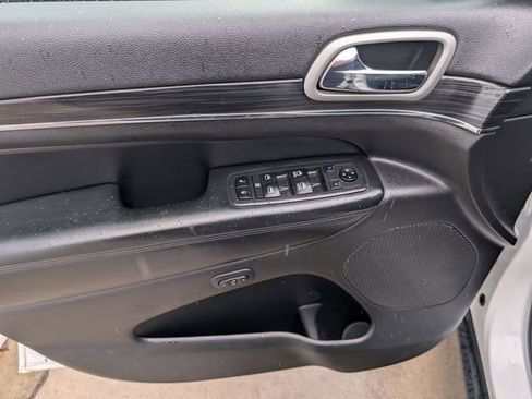 Used 2019 Jeep Grand Cherokee Limited image 10