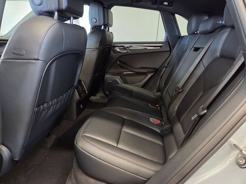Certified 2026 Porsche Macan AWD/4WD image 11