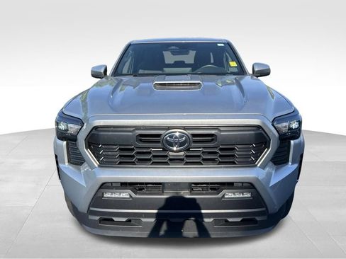 Used 2024 Toyota Tacoma TRD Sport AWD/4WD image 8