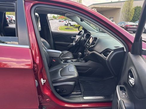 Used 2021 Jeep Cherokee Limited w/ Mopar Interior Package AWD/4WD image 45