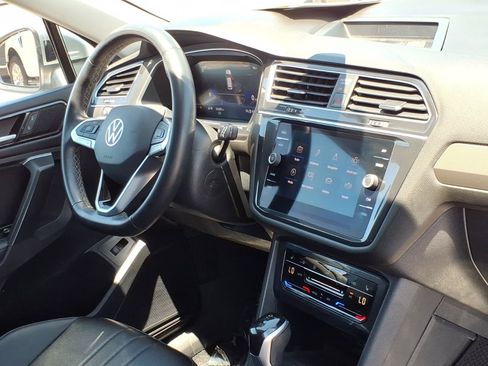 Certified 2024 Volkswagen Tiguan SE AWD/4WD image 15