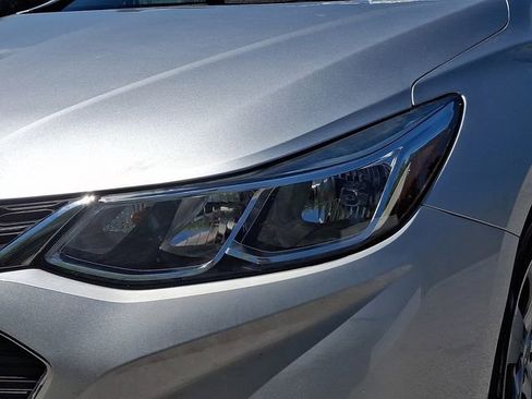 Used 2018 Chevrolet Cruze LS FWD image 11