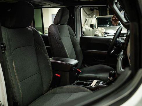 Used 2024 Jeep Wrangler Sahara image 14