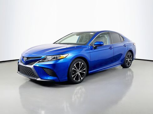 Used 2020 Toyota Camry SE FWD image 4