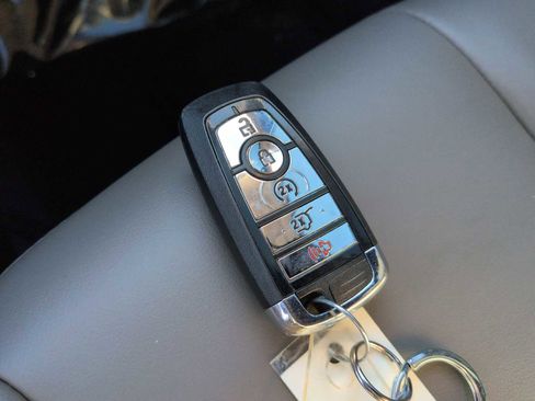 Used 2025 Lincoln Corsair FWD image 36