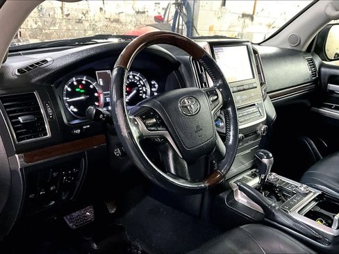 Certified 2017 Toyota Land Cruiser image 16