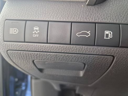 Used 2018 Toyota Camry SE FWD image 12