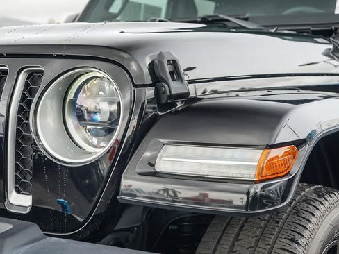 Used 2023 Jeep Wrangler Sahara image 8