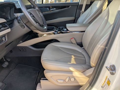 Used 2022 Lincoln Nautilus Reserve image 9