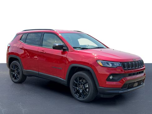 Used 2025 Jeep Compass Latitude w/ Altitude Special Edition AWD/4WD image 5