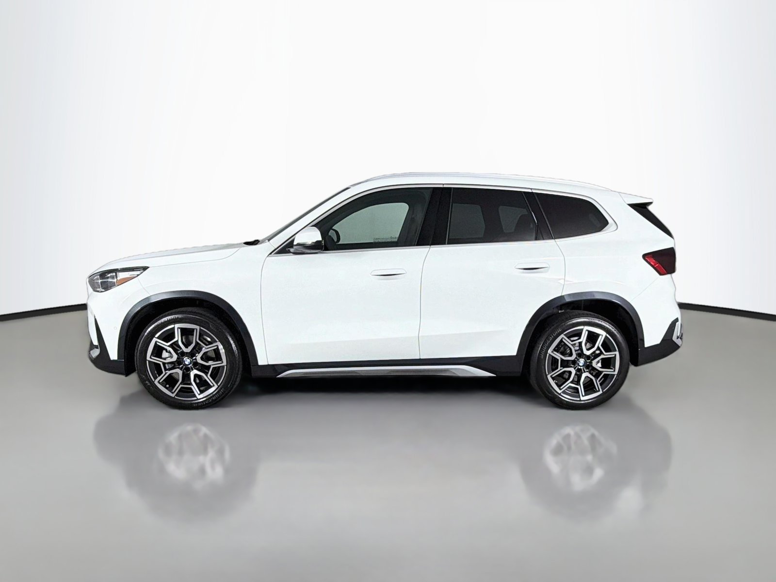Used 2026 BMW X1 xDrive28i w/ Convenience Package AWD/4WD image 4