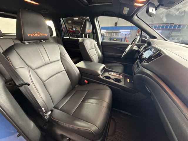 Used 2025 Honda Passport TrailSport image 32