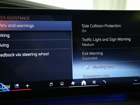 Used 2023 BMW i7 xDrive60 image 40