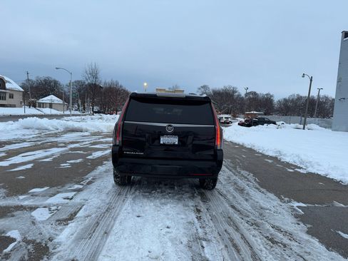 Used 2015 Cadillac Escalade Luxury image 6