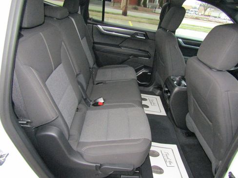 Used 2025 GMC Acadia Elevation AWD/4WD image 16