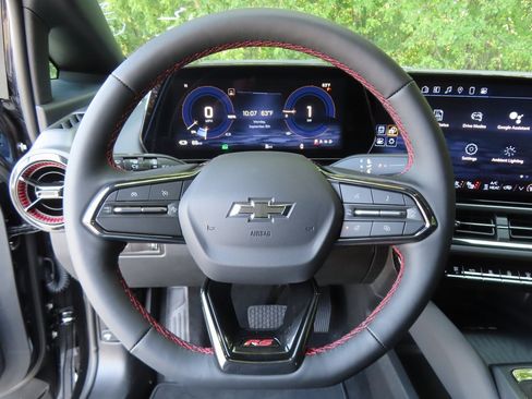 New 2025 Chevrolet Equinox EV RS image 4