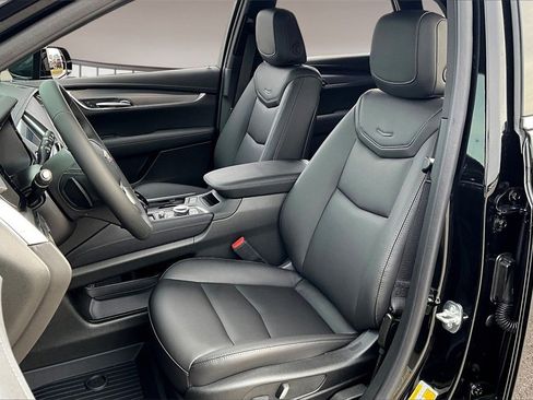New 2026 Cadillac XT5 Luxury w/ LPO, Floor Liner Package image 9