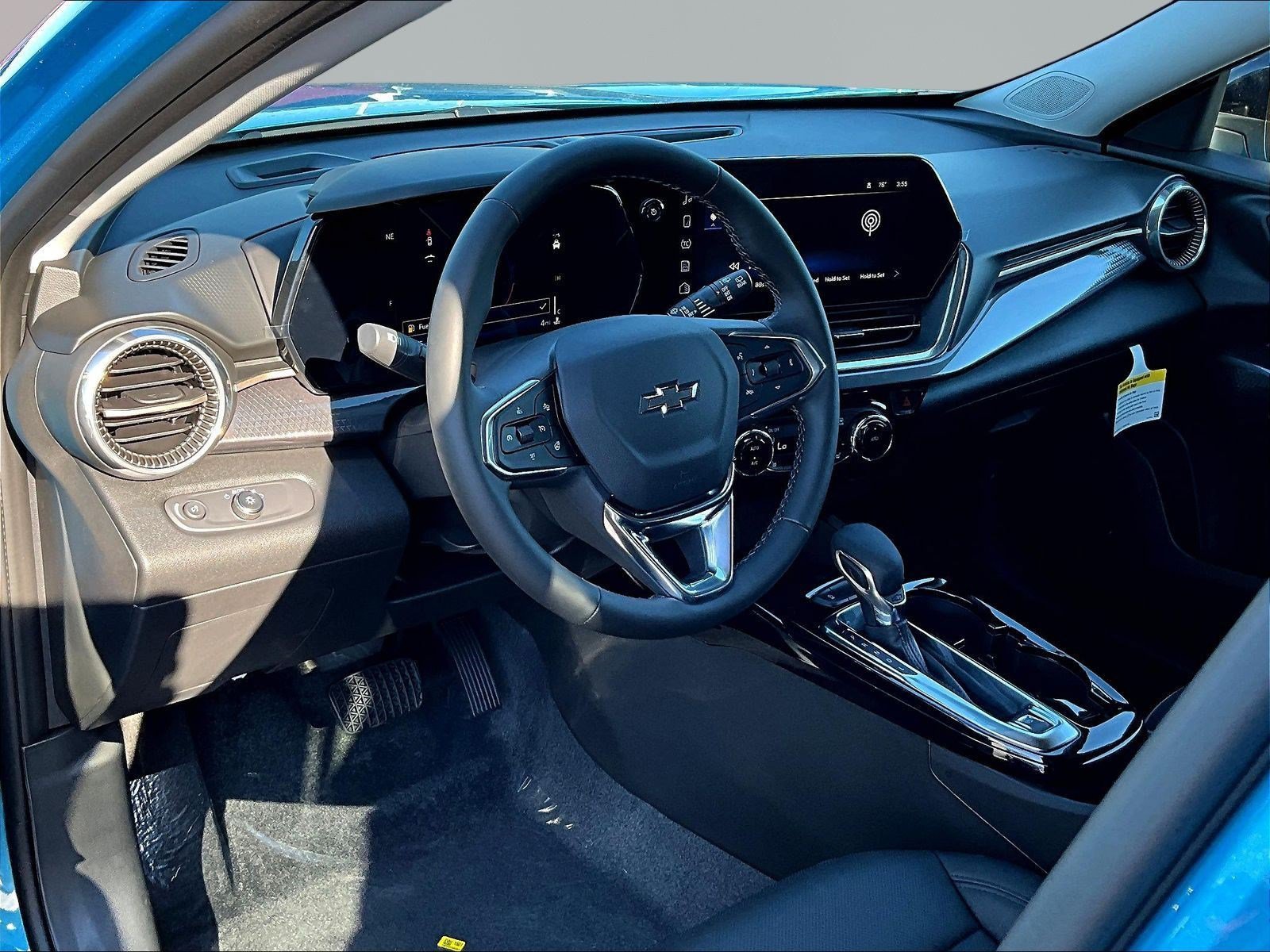 New 2026 Chevrolet Trax ACTIV w/ Sunroof Package FWD image 16