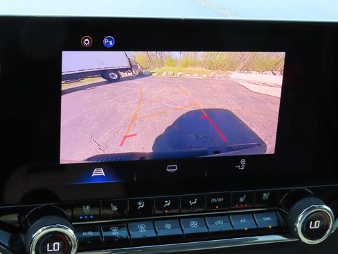 Used 2023 Chevrolet Colorado Z71 w/ Z71 Convenience Package 2 AWD/4WD image 5