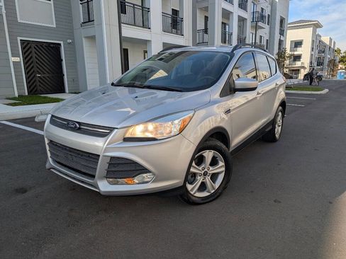 Used 2016 Ford Escape SE w/ Equipment Group 201A image 1