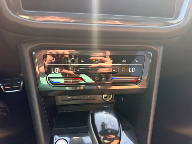 Certified 2024 Volkswagen Tiguan SE R-Line AWD/4WD image 18
