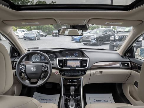 Used 2017 Honda Accord EX-L image 2