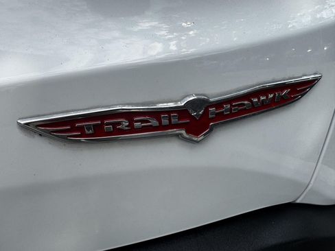 Used 2022 Jeep Renegade Trailhawk AWD/4WD image 31