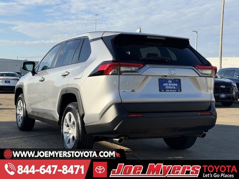 Used 2025 Toyota RAV4 LE image 7