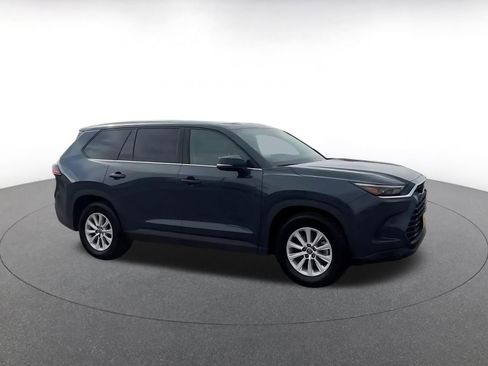 Used 2025 Toyota Grand Highlander FWD image 2