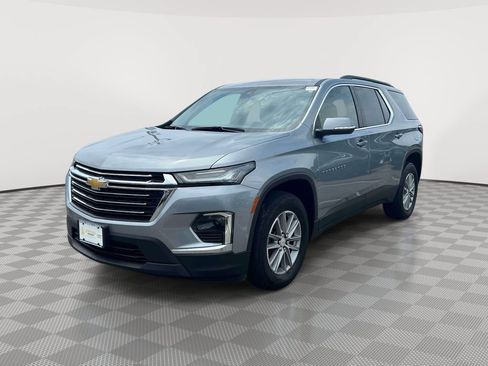 Used 2023 Chevrolet Traverse LT FWD image 3