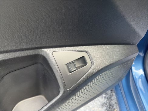 Used 2019 Volkswagen Jetta SE w/ Cold Weather Package image 15